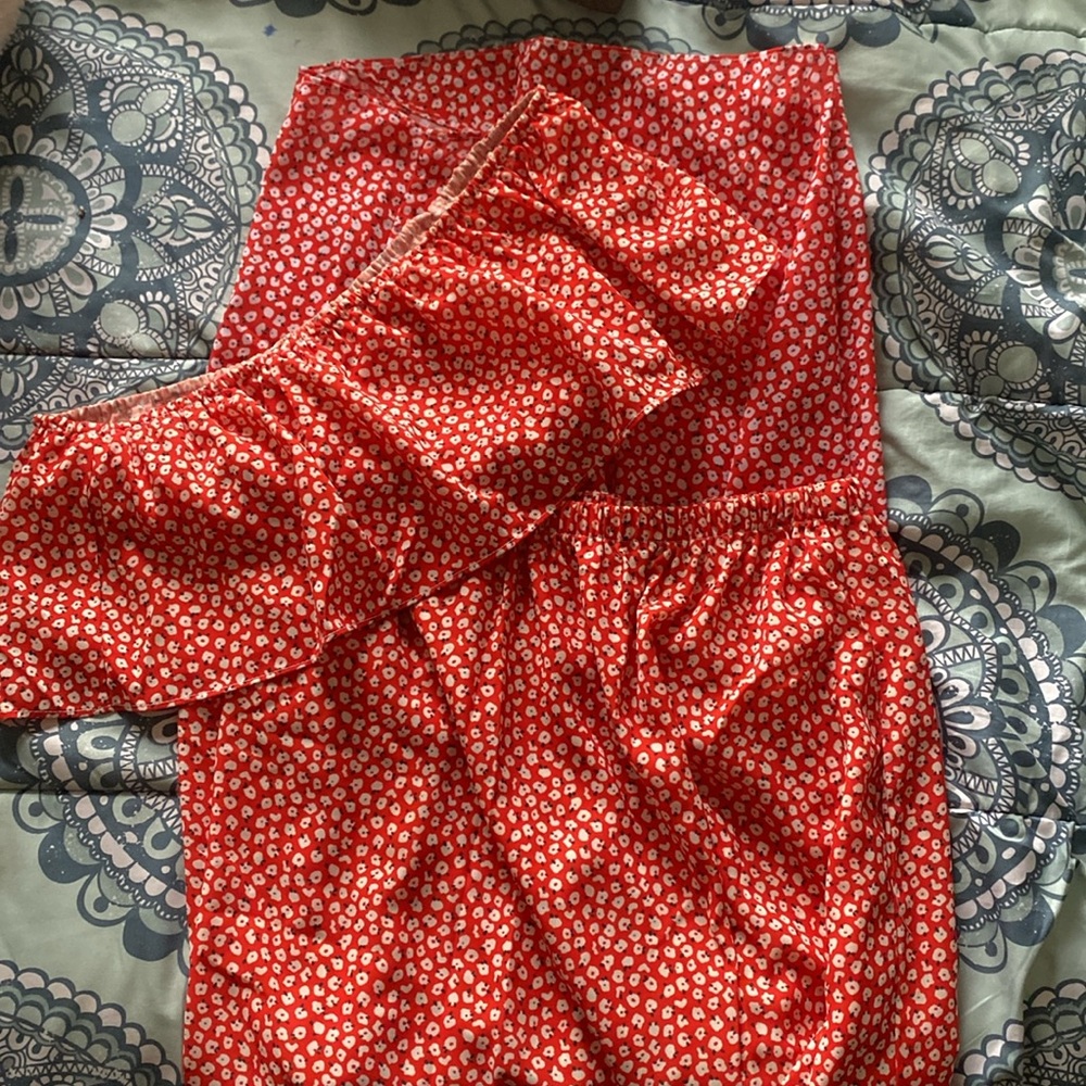 REVOLVE Resa “Lola” Two Piece Poppy Red Floral Skirt Set - Picture 4 of 4